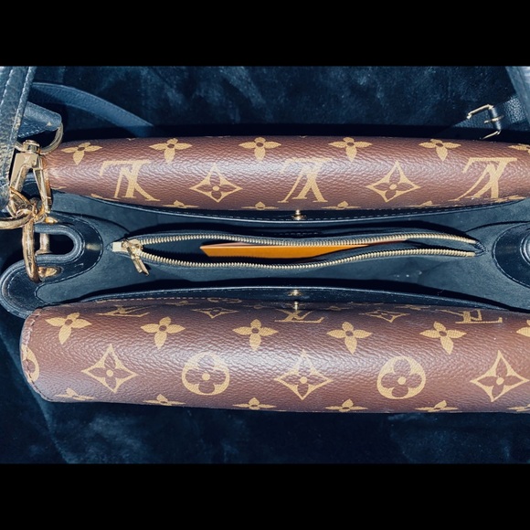 ❌SOLD❌ Authentic Louis Vuitton Double V Noir - Picture 5 of 9